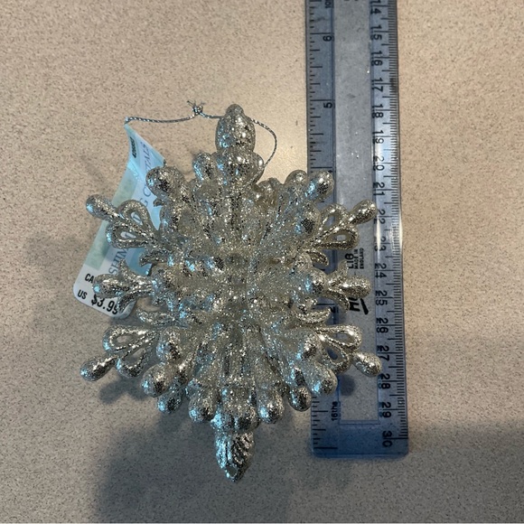 Silver glitter snowflake ornaments Christmas - Picture 3 of 4